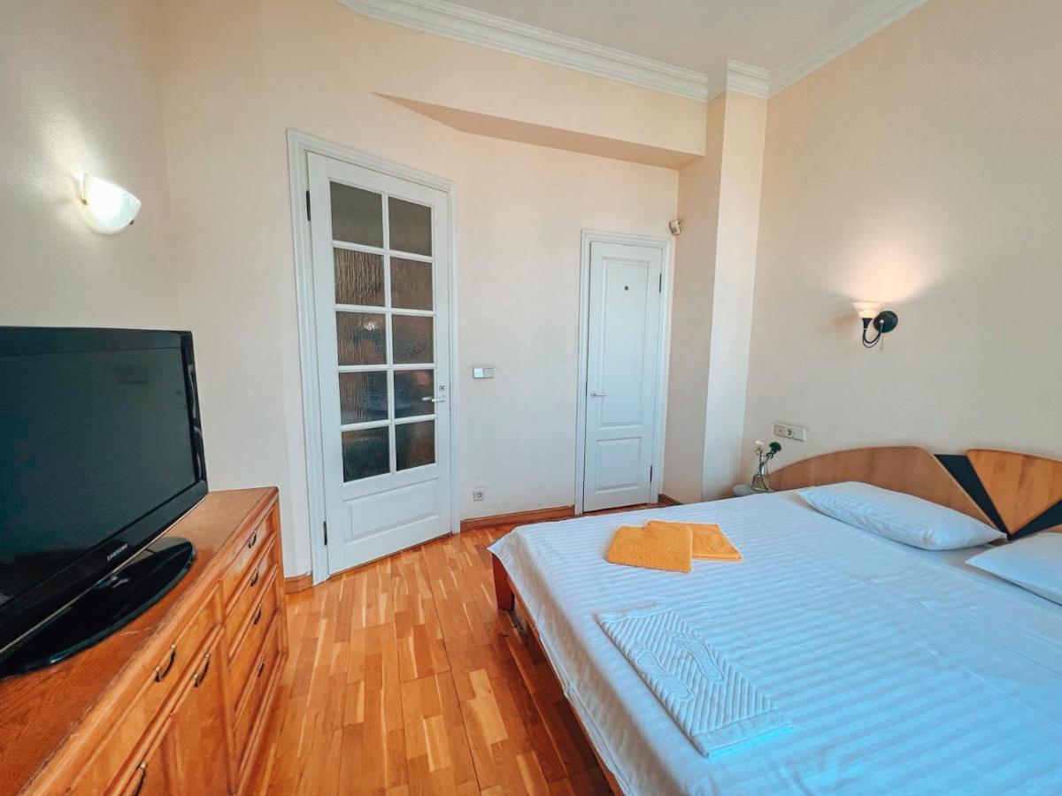 Apartments Rentals Ukraine On Kreshchatik 키예프 외부 사진